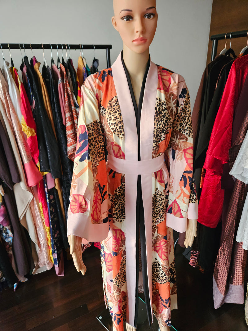 Raka kimono robe